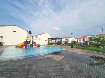 Venta de Linda Casa de OPORTUNIDAD, en Urb.  Ciudad del Valle, Vía a Salitre