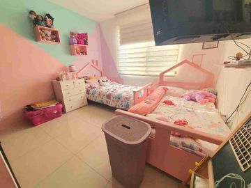 Venta de Linda Casa de OPORTUNIDAD, en Urb.  Ciudad del Valle, Vía a Salitre