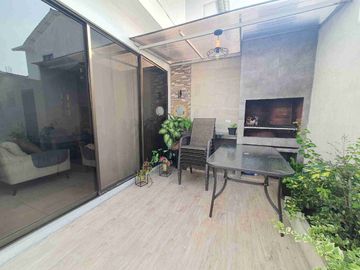Venta de Linda Casa de OPORTUNIDAD, en Urb.  Ciudad del Valle, Vía a Salitre