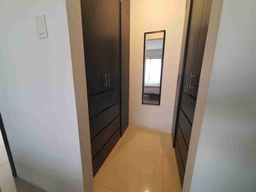 Venta de Linda Casa de OPORTUNIDAD, en Urb.  Ciudad del Valle, Vía a Salitre