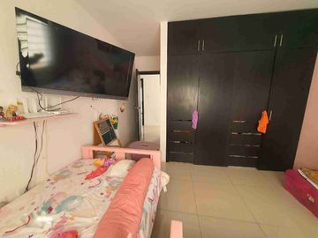 Venta de Linda Casa de OPORTUNIDAD, en Urb.  Ciudad del Valle, Vía a Salitre