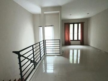 Rumah with spacious rooms di Senayan Bintaro 12252-GB 0811111----