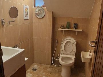 Rumah with spacious rooms di Senayan Bintaro 12252-GB 0811111----