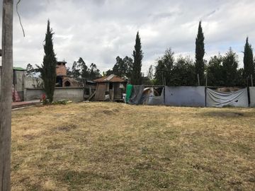 Vendo Quinta de 2500 m2 en Guayllabamba.