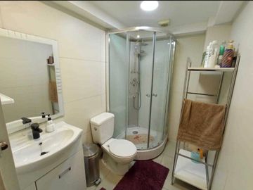 SE VENDE CASA CON DEPTO INTERIOR,  EN LA COMUNA CONCHALI 5D Y 2B