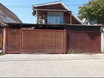 SE VENDE CASA CON DEPTO INTERIOR,  EN LA COMUNA CONCHALI 5D Y 2B