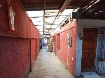 SE VENDE CASA CON DEPTO INTERIOR,  EN LA COMUNA CONCHALI 5D Y 2B