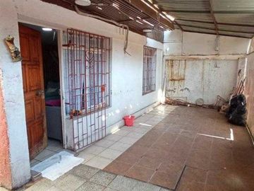 SE VENDE CASA CON DEPTO INTERIOR,  EN LA COMUNA CONCHALI 5D Y 2B