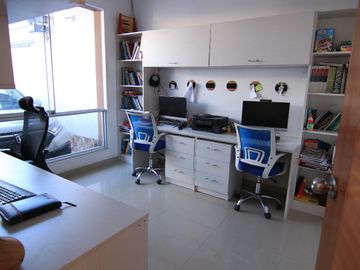 AMPLIA CASA EN VENTA URB. VISTA ALEGRE