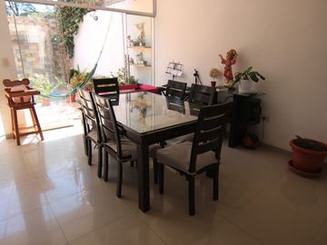 AMPLIA CASA EN VENTA URB. VISTA ALEGRE