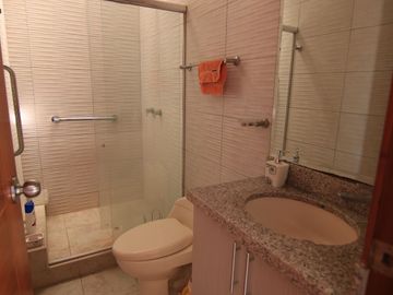 AMPLIA CASA EN VENTA URB. VISTA ALEGRE