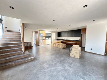 Venta hermosa casa construida a tres niveles Altozano morelia