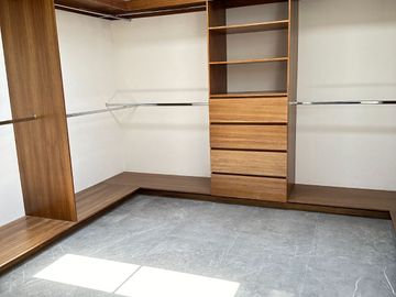 Venta hermosa casa construida a tres niveles Altozano morelia