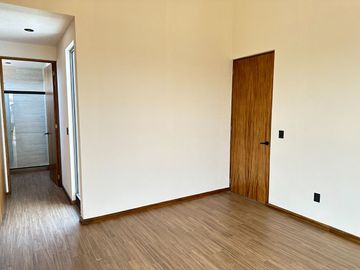 Venta hermosa casa construida a tres niveles Altozano morelia