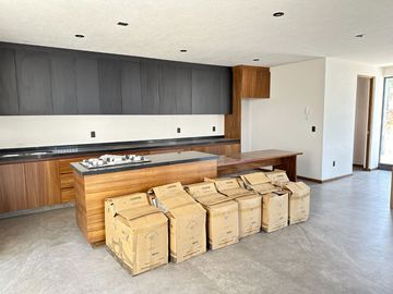 Venta hermosa casa construida a tres niveles Altozano morelia