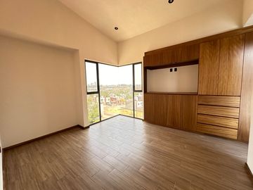 Venta hermosa casa construida a tres niveles Altozano morelia
