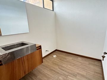 Venta hermosa casa construida a tres niveles Altozano morelia