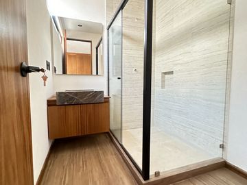Venta hermosa casa construida a tres niveles Altozano morelia