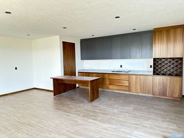Venta hermosa casa construida a tres niveles Altozano morelia