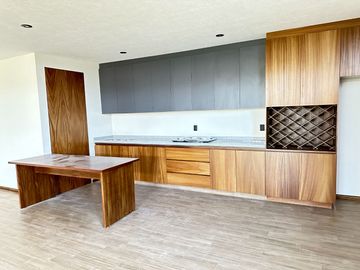 Venta hermosa casa construida a tres niveles Altozano morelia
