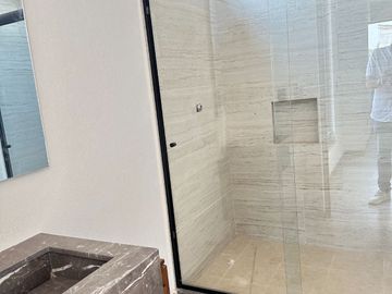 Venta hermosa casa construida a tres niveles Altozano morelia