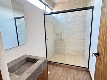 Venta hermosa casa construida a tres niveles Altozano morelia
