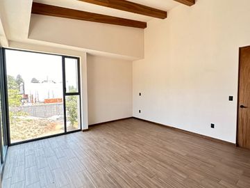 Venta hermosa casa construida a tres niveles Altozano morelia