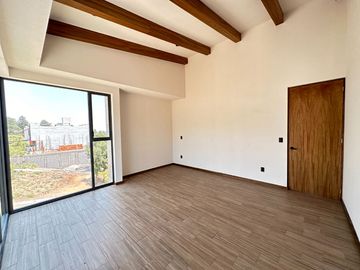 Venta hermosa casa construida a tres niveles Altozano morelia