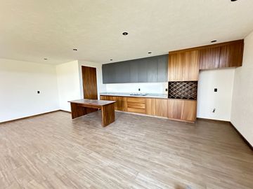 Venta hermosa casa construida a tres niveles Altozano morelia