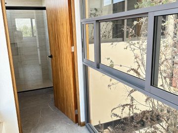 Venta hermosa casa construida a tres niveles Altozano morelia