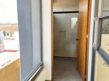 Venta hermosa casa construida a tres niveles Altozano morelia