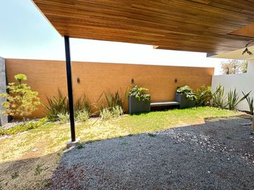 Venta hermosa casa construida a tres niveles Altozano morelia