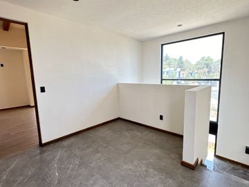 Venta hermosa casa construida a tres niveles Altozano morelia