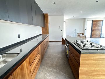 Venta hermosa casa construida a tres niveles Altozano morelia