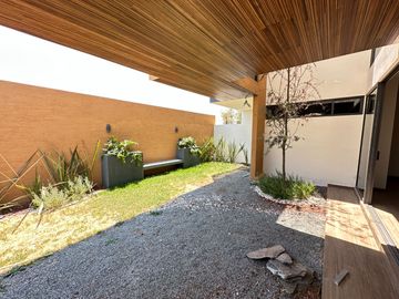 Venta hermosa casa construida a tres niveles Altozano morelia