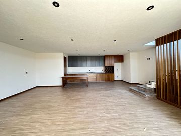 Venta hermosa casa construida a tres niveles Altozano morelia