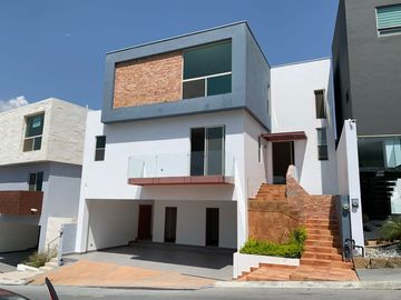 CASA EN VENTA EN LADERAS CARANDAY (EL URO)