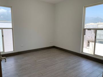 CASA EN VENTA EN LADERAS CARANDAY (EL URO)
