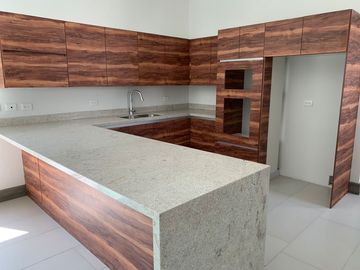 CASA EN VENTA EN LADERAS CARANDAY (EL URO)