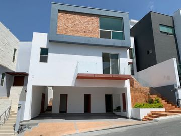 CASA EN VENTA EN LADERAS CARANDAY (EL URO)