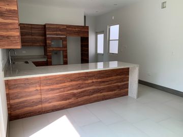 CASA EN VENTA EN LADERAS CARANDAY (EL URO)