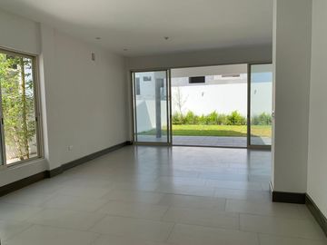 CASA EN VENTA EN LADERAS CARANDAY (EL URO)