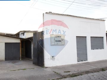 EN VENTA CASA RENTERA CON LOCAL EN IBARRA