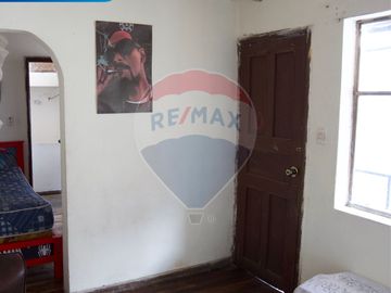 EN VENTA CASA RENTERA CON LOCAL EN IBARRA