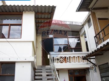 EN VENTA CASA RENTERA CON LOCAL EN IBARRA