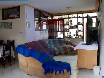 EN VENTA CASA RENTERA CON LOCAL EN IBARRA