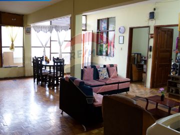EN VENTA CASA RENTERA CON LOCAL EN IBARRA