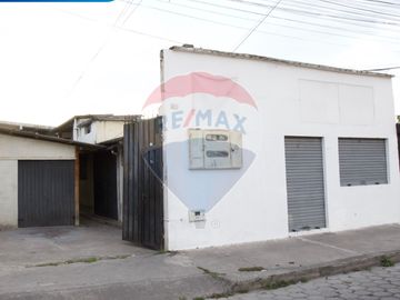 EN VENTA CASA RENTERA CON LOCAL EN IBARRA