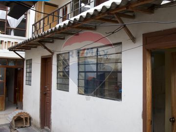 EN VENTA CASA RENTERA CON LOCAL EN IBARRA