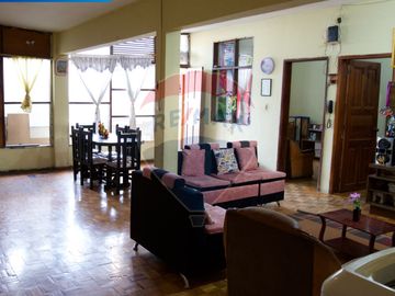 EN VENTA CASA RENTERA CON LOCAL EN IBARRA